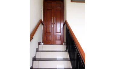 Dijual Rumah Hoek 8 Kamar di Delta Pekayon – Bangunan Kokoh, Strategis & Ideal untuk Usaha/Kos/Kantor
