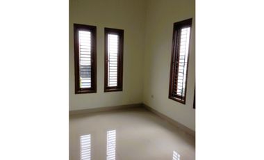 Dijual Rumah Hoek 8 Kamar di Delta Pekayon – Bangunan Kokoh, Strategis & Ideal untuk Usaha/Kos/Kantor