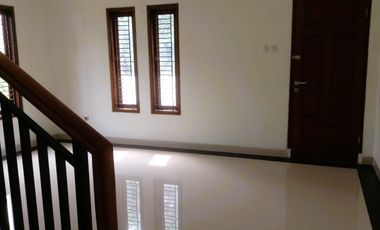 Dijual Rumah Hoek 8 Kamar di Delta Pekayon – Bangunan Kokoh, Strategis & Ideal untuk Usaha/Kos/Kantor