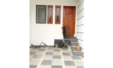 Dijual Rumah Hoek 8 Kamar di Delta Pekayon – Bangunan Kokoh, Strategis & Ideal untuk Usaha/Kos/Kantor