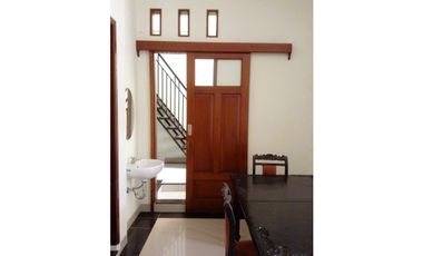 Dijual Rumah Hoek 8 Kamar di Delta Pekayon – Bangunan Kokoh, Strategis & Ideal untuk Usaha/Kos/Kantor