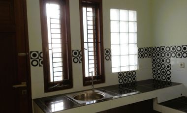 Dijual Rumah Hoek 8 Kamar di Delta Pekayon – Bangunan Kokoh, Strategis & Ideal untuk Usaha/Kos/Kantor