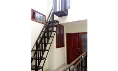 Dijual Rumah Hoek 8 Kamar di Delta Pekayon – Bangunan Kokoh, Strategis & Ideal untuk Usaha/Kos/Kantor