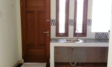 Dijual Rumah Hoek 8 Kamar di Delta Pekayon – Bangunan Kokoh, Strategis & Ideal untuk Usaha/Kos/Kantor