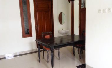Dijual Rumah Hoek 8 Kamar di Delta Pekayon – Bangunan Kokoh, Strategis & Ideal untuk Usaha/Kos/Kantor