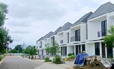 Rumah elit fasilitas lengkap 12 menit ke BCA Demang