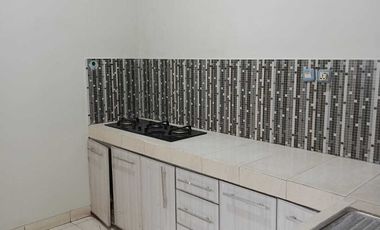 Sewa Rumah Besar 5 Kamar Tidur Palem Semi Karawaci Tangerang