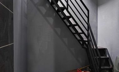 Sewa Rumah Besar 5 Kamar Tidur Palem Semi Karawaci Tangerang