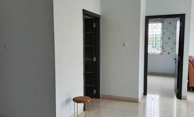 Sewa Rumah Besar 5 Kamar Tidur Palem Semi Karawaci Tangerang