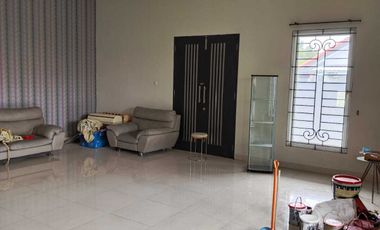 Sewa Rumah Besar 5 Kamar Tidur Palem Semi Karawaci Tangerang