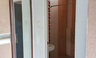 Sewa Rumah Besar 5 Kamar Tidur Palem Semi Karawaci Tangerang