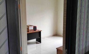 Sewa Rumah Besar 5 Kamar Tidur Palem Semi Karawaci Tangerang