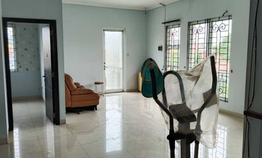 Sewa Rumah Besar 5 Kamar Tidur Palem Semi Karawaci Tangerang