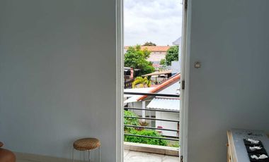 Sewa Rumah Besar 5 Kamar Tidur Palem Semi Karawaci Tangerang