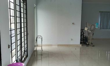 Sewa Rumah Besar 5 Kamar Tidur Palem Semi Karawaci Tangerang