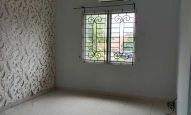 Sewa Rumah Besar 5 Kamar Tidur Palem Semi Karawaci Tangerang