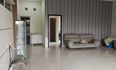 Sewa Rumah Besar 5 Kamar Tidur Palem Semi Karawaci Tangerang