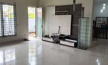 Sewa Rumah Besar 5 Kamar Tidur Palem Semi Karawaci Tangerang