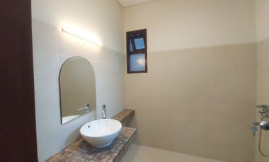 Disewakan Rumah Luas di Bukit Bogor Raya, 3+1Kamar, Full AC, Siap Huni