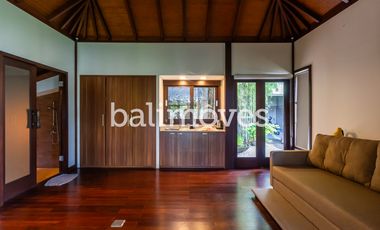 Rumah Kayu Satu Kamar Tidur Di Serangan