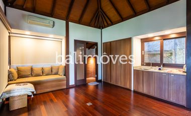 Rumah Kayu Satu Kamar Tidur Di Serangan