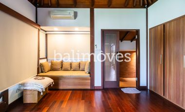 Rumah Kayu Satu Kamar Tidur Di Serangan