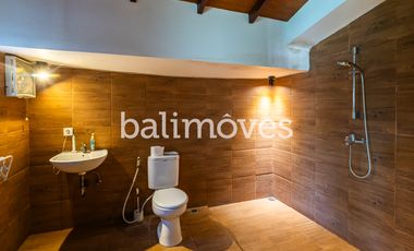 Rumah Kayu Satu Kamar Tidur Di Serangan