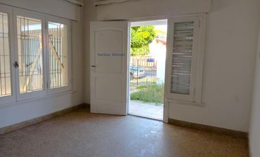Casa sobre lote propio a refaccionar