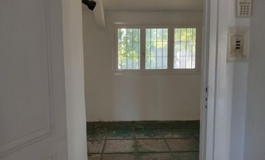 Casa sobre lote propio a refaccionar
