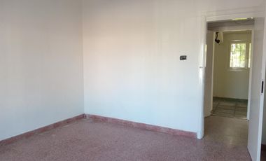 Casa sobre lote propio a refaccionar