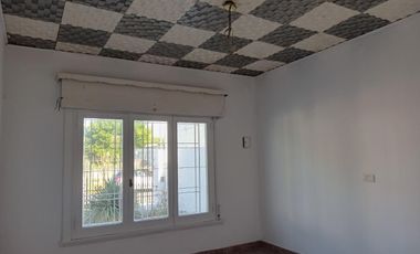 Casa sobre lote propio a refaccionar