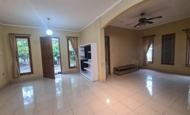 DISEWAKAN RUMAH  RAWAMANGUN