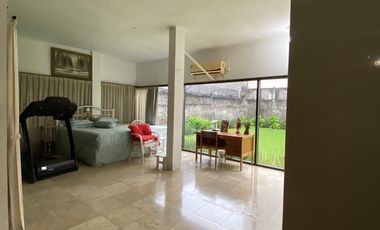 Rumah Mewah Super Langka Lokasi di Jalan Utama Puputan Renon