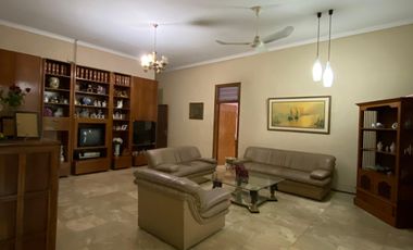 Rumah Mewah Super Langka Lokasi di Jalan Utama Puputan Renon