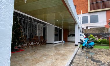 Rumah Mewah Super Langka Lokasi di Jalan Utama Puputan Renon