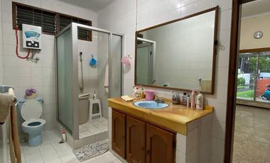 Rumah Mewah Super Langka Lokasi di Jalan Utama Puputan Renon