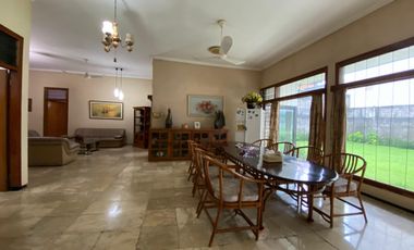 Rumah Mewah Super Langka Lokasi di Jalan Utama Puputan Renon