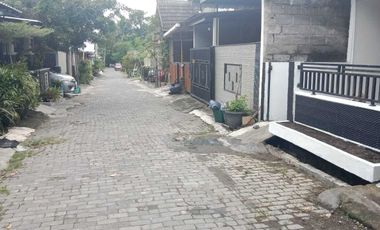 Rumah Murah 2 lantai di dekat Kampus Mualimin Sedayu Jl Wates km11