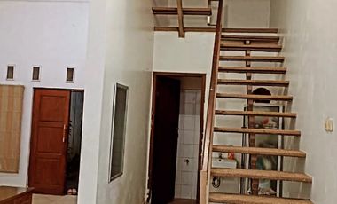 rumah mewah lahan luas di sumber banjarsari solo