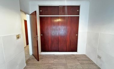 CASA DE 4 AMBIENTES CON PARQUE Y QUINCHO CENTRO V. BALLESTER