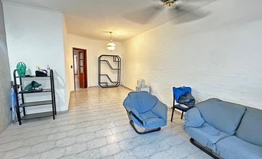 CASA DE 4 AMBIENTES CON PARQUE Y QUINCHO CENTRO V. BALLESTER