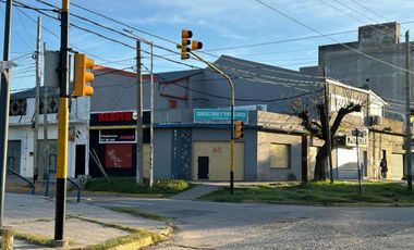 Locales en excelente ubicación  Av. (29) Eva Peron y C. 113