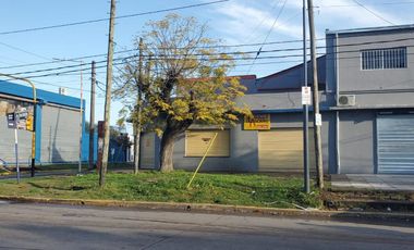 Locales en excelente ubicación  Av. (29) Eva Peron y C. 113