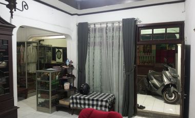 Rumah Bagus plus Ruang usaha Strategis Kawasan Bisnis Pasar Kliwon Solo