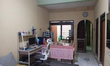 Rumah Bagus plus Ruang usaha Strategis Kawasan Bisnis Pasar Kliwon Solo