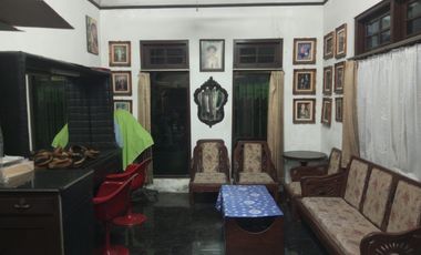 Rumah Bagus plus Ruang usaha Strategis Kawasan Bisnis Pasar Kliwon Solo