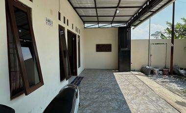 STRATEGIS DIKAWASAN JAKAL KM 7!! RUMAH SIAP HUNI FULL FURNISH!!