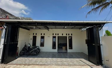 STRATEGIS DIKAWASAN JAKAL KM 7!! RUMAH SIAP HUNI FULL FURNISH!!