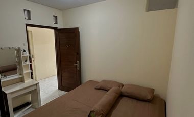 STRATEGIS DIKAWASAN JAKAL KM 7!! RUMAH SIAP HUNI FULL FURNISH!!