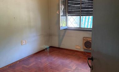 CASA A REFACCIONAR EN ESQUINA